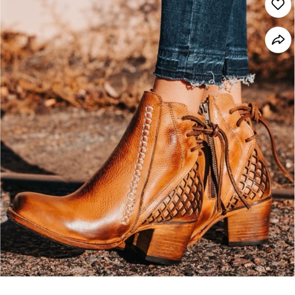 💕NIB Freebird Dreamer Booties Size 9